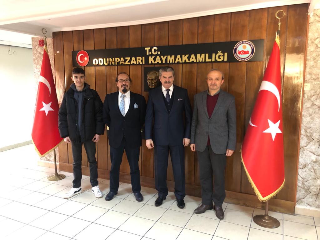 Erdoğan SÖYLİYEN, Mustafa İlker ÖZTÜRK ve Emre SÖYLİYEN, Kaymakamımız Ömer ULU’ yu Ziyaret Ettiler